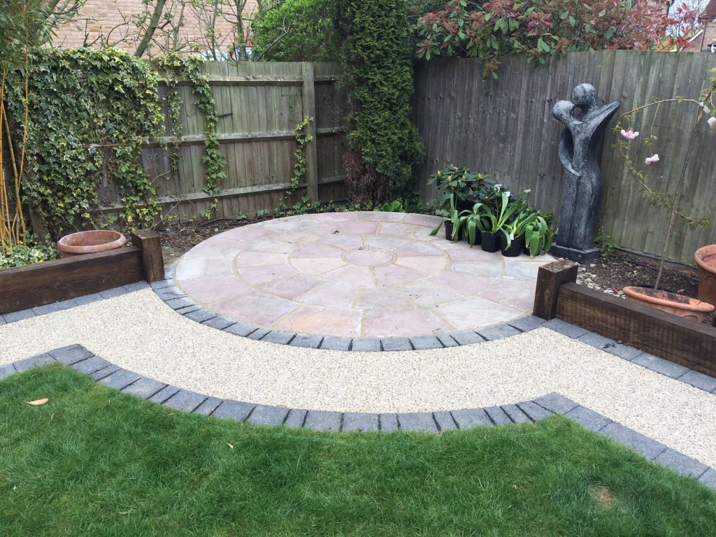 Pavecraft Resin Feature Patio with Resin Bond Border Hertfordshire